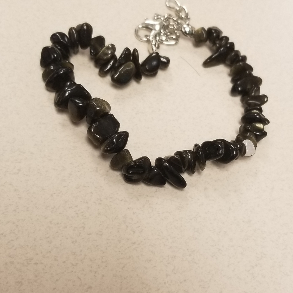 Handmade black chip stone bracklet